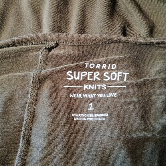 EUC: Torrid Sze. 1 Olive Green Super Soft Knits V-neck Top - Picture 3 of 3